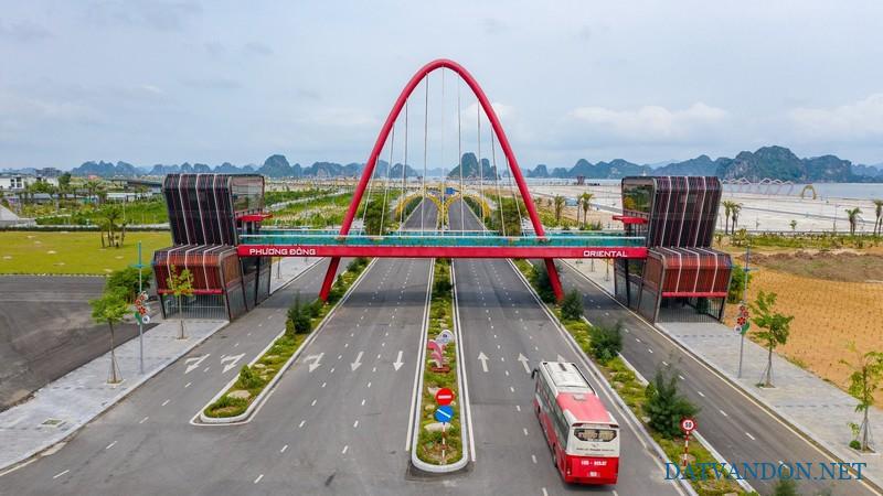 Cổng chào khu đô thị Phương Đông Vân Đồn