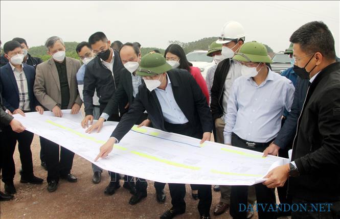 Đẩy nhanh tiến độ cao tốc Vân Đồn Móng Cái