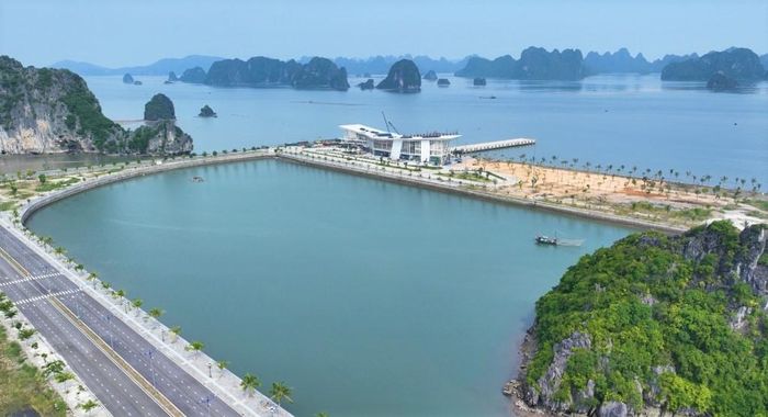 Bến cảng Ao Tiên Vân Đồn